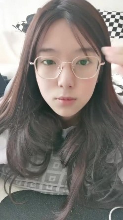 【小鱼仔仔】青春无敌美少女! 纯天然美乳。特写掰穴，抠逼~听着真刺激，爽 截图13
