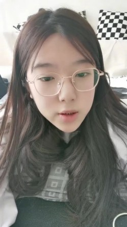 【小鱼仔仔】青春无敌美少女! 纯天然美乳。特写掰穴，抠逼~听着真刺激，爽 截图15