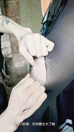 【超美高端 ️罕见露脸露点】极品CosPlay爆机少女【喵小吉】六月新作《战斗女仆》柔领极品战斗女神 超清4K原版 (3) 截图2