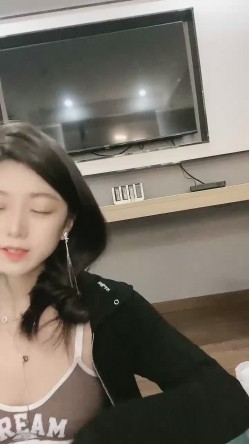 女神回归第三弹！【奶球】再约新男主~穿黑丝被干~真骚！边操还边扇耳光辱骂，调教发泄 截图4