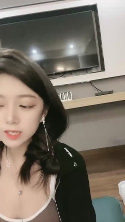 女神回归第三弹！【奶球】再约新男主~穿黑丝被干~真骚！边操还边扇耳光辱骂，调教发泄 截图5