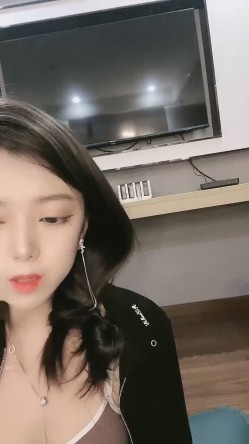女神回归第三弹！【奶球】再约新男主~穿黑丝被干~真骚！边操还边扇耳光辱骂，调教发泄 截图16