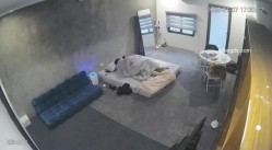 黑客破解家庭网络摄像头偷拍住毛坯房的年轻情侣疯狂做爱有时一天做爱几次 截图3