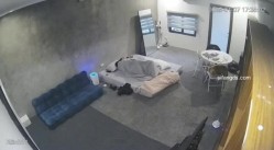 黑客破解家庭网络摄像头偷拍住毛坯房的年轻情侣疯狂做爱有时一天做爱几次 截图6