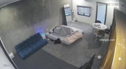 黑客破解家庭网络摄像头偷拍住毛坯房的年轻情侣疯狂做爱有时一天做爱几次 截图7