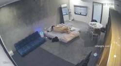 黑客破解家庭网络摄像头偷拍住毛坯房的年轻情侣疯狂做爱有时一天做爱几次 截图9
