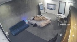 黑客破解家庭网络摄像头偷拍住毛坯房的年轻情侣疯狂做爱有时一天做爱几次 截图12