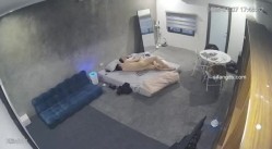 黑客破解家庭网络摄像头偷拍住毛坯房的年轻情侣疯狂做爱有时一天做爱几次 截图13