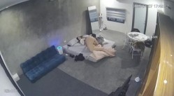 黑客破解家庭网络摄像头偷拍住毛坯房的年轻情侣疯狂做爱有时一天做爱几次 截图15