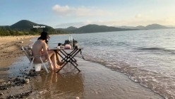 人气露出女神，【cikaimoon】，海边露营散步，油彩比基尼，海浪拍打裸体嬉戏，美景佳人堪比大片 截图6