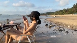 人气露出女神，【cikaimoon】，海边露营散步，油彩比基尼，海浪拍打裸体嬉戏，美景佳人堪比大片 截图13