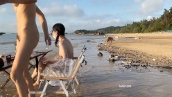 人气露出女神，【cikaimoon】，海边露营散步，油彩比基尼，海浪拍打裸体嬉戏，美景佳人堪比大片 截图14