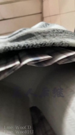 【经典CD】掀裙抄底大神【无人后继】126V完整合集[上]，就喜欢用手掀起小姐姐的短裙抄底 截图7