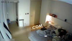 家庭摄像头真实破解偷拍，一对性欲强的夫妻频繁造爱，骚妻被搞完不满足还要自慰一下 截图3