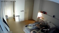 家庭摄像头真实破解偷拍，一对性欲强的夫妻频繁造爱，骚妻被搞完不满足还要自慰一下 截图5