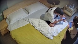酒店摄像头偷拍精品 棒球帽气质美少妇和猥琐秃顶男炮友连续干了几次 截图2