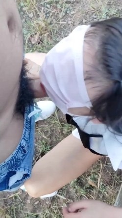 生态公园后山发骚自慰，摄影师硬的忍不住了，求我帮他口，山上还有很多游客人来人往！ 截图13