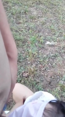 生态公园后山发骚自慰，摄影师硬的忍不住了，求我帮他口，山上还有很多游客人来人往！ 截图16