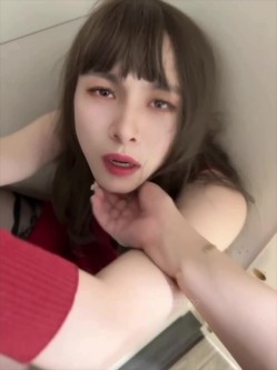 圣诞狂欢 Cindy腿腿 国产极品人气TS，长相清纯身材一流，一双纤细的大长腿，不输任何女人 截图2