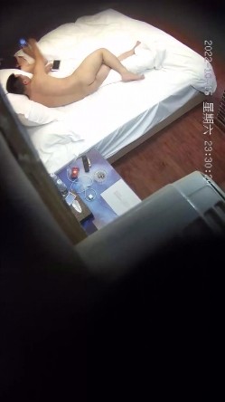 【最新酒店偷拍 ️极速首发】熟女反差 少妇偷情 各类情趣偷情啪啪甄选 偷情爆乳嫂子 玩起兴了主动骑上J8猛摇 截图8