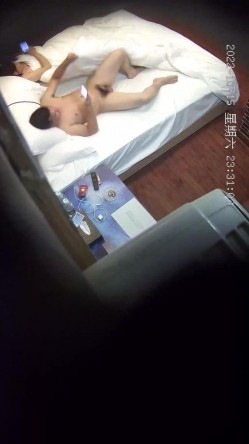 【最新酒店偷拍 ️极速首发】熟女反差 少妇偷情 各类情趣偷情啪啪甄选 偷情爆乳嫂子 玩起兴了主动骑上J8猛摇 截图9