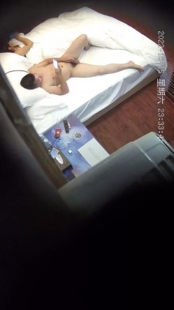 【最新酒店偷拍 ️极速首发】熟女反差 少妇偷情 各类情趣偷情啪啪甄选 偷情爆乳嫂子 玩起兴了主动骑上J8猛摇 截图10