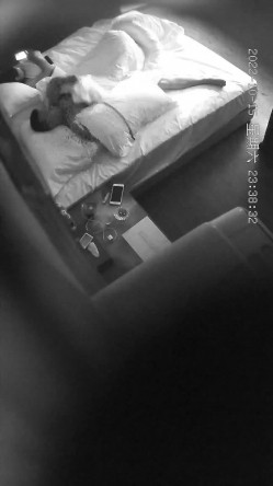 【最新酒店偷拍 ️极速首发】熟女反差 少妇偷情 各类情趣偷情啪啪甄选 偷情爆乳嫂子 玩起兴了主动骑上J8猛摇 截图14