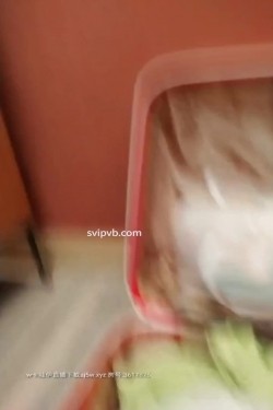 这小女友真体贴，酒店给男友叫鸡，自己旁边偷偷拍摄，小姐走后自己受不了拿道具通了一堆淫水白浆，美乳浪穴真是劲爆刺激 截图10