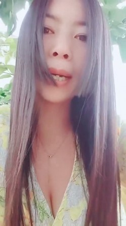 【农村骚娘们儿】贵在真实农村超骚御姐户外露出真空跳蛋自慰掰穴展示跳蛋震穴超级带劲 截图2