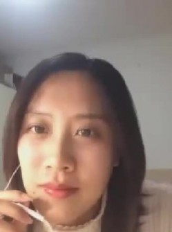 老土豪勾引良家少妇，用财气贵贵的手机引诱少妇自慰，一开始还挺矜持说不会自慰，摸起逼逼来呻吟给力！ 截图4