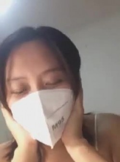 老土豪勾引良家少妇，用财气贵贵的手机引诱少妇自慰，一开始还挺矜持说不会自慰，摸起逼逼来呻吟给力！ 截图11