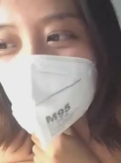 老土豪勾引良家少妇，用财气贵贵的手机引诱少妇自慰，一开始还挺矜持说不会自慰，摸起逼逼来呻吟给力！ 截图13