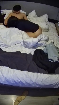 大学城民宿  无敌的邻家清纯系长发女生 被男友扣逼到发软 把男友口硬 阴唇好大 女上位到高潮 截图7