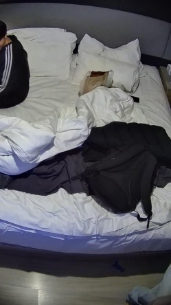大学城民宿  无敌的邻家清纯系长发女生 被男友扣逼到发软 把男友口硬 阴唇好大 女上位到高潮 截图14