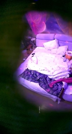 360摄像头情趣酒店霓虹灯房偷拍下班不回家和单位女同事开房激情啪啪饿了叫外卖吃 截图7