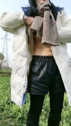 骚气少妇驾车户外找了个就房子尿尿 野外露逼再回到车上跳蛋震动自慰 截图4