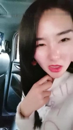 骚气少妇驾车户外找了个就房子尿尿 野外露逼再回到车上跳蛋震动自慰 截图15