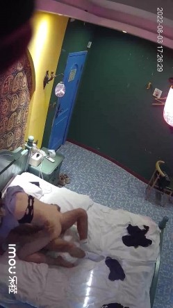 最新流出乐橙酒店偷拍 ️刚运动完的年轻情侣抓紧时间干一炮貌似赶着和朋友一块去吃饭 截图9