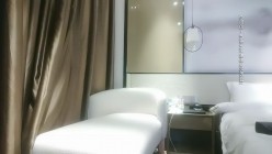 探花朗李寻欢_管理代班爱笑美白少妇，沙发近景啪啪，叫声清晰可见 截图1