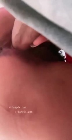 极品少妇 与炮友家中偷情，超级主动口交吞吊，主动骑乘摇曳，太骚了鸡巴插进骚逼没几下就忍不住射了 截图13