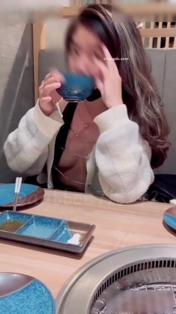 究极NTR骚妻，超强性瘾绿帽夫妻【Nina小蜜桃】线下邀单男肉搏，3P露出车轮战，上下洞齐开 截图1