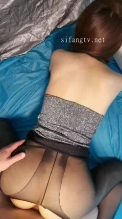 “啊~顶死了~插死我了”对话刺激，很能淫叫的极品人妻少妇【骚逼爱丽丝】性爱自拍，吞精无毛美臀无套各种输出白浆泛滥，撸管必备 截图5