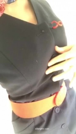 【真实空姐 ️稀缺航空】极品制服『空姐』反差婊私拍集 佳妮空姐多名女神接机啪啪 穿空姐制服做爱 截图2