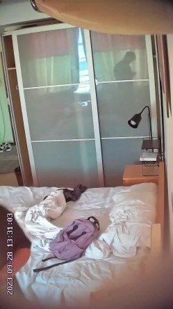 安防酒店偷拍 ️教科书级别和女友第一次开房应该怎么哄骗 截图5