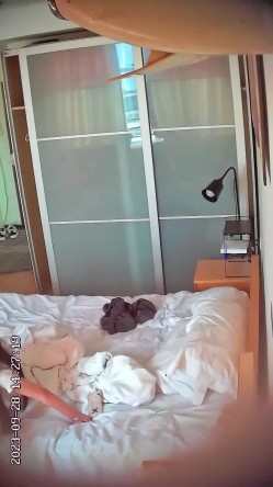 安防酒店偷拍 ️教科书级别和女友第一次开房应该怎么哄骗 截图9