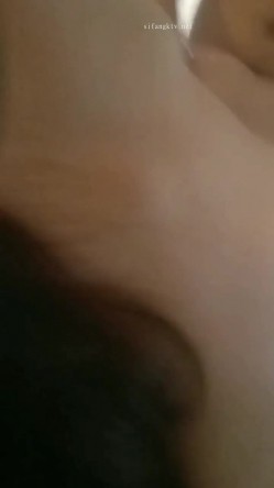 【云盘不慎泄密】样子文静的反差婊少妇吴音日常照和网友酒店开房淫乱3P视频流出 外表清纯原来内心风骚无比 截图5