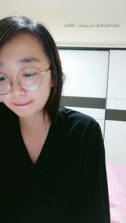 【研究生无奈】学霸下海历程13天全收录，理科学霸，从网贷的漩涡，到卖肉的泥潭，讲述跟前男友的性爱，从最初的拘谨到黑牛道具都精通 截图1