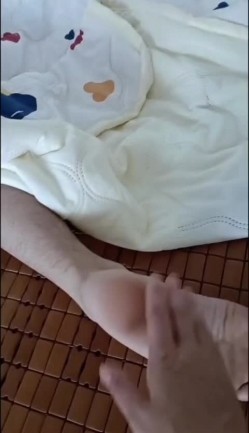 快手骚逼熟女【慧慧】性欲旺盛，户外野战，口活干炮一条龙，掰逼放尿，喜欢舔阿姨骚穴不可错过 截图9
