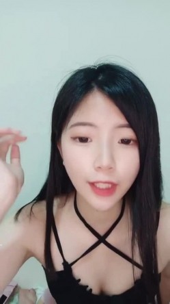 超重磅绝版资源！校花女神【一梦】早期下海珍贵录像~！ 截图2
