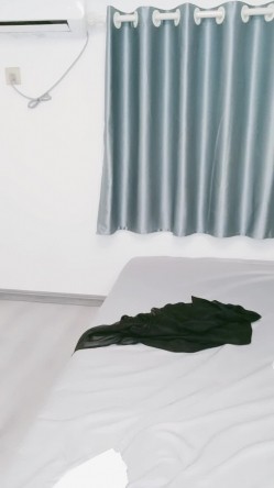 美少女️-小七-️：我下面被干出血来了，好奇的宝宝们，尿尿姨妈高清特写！ 截图2
